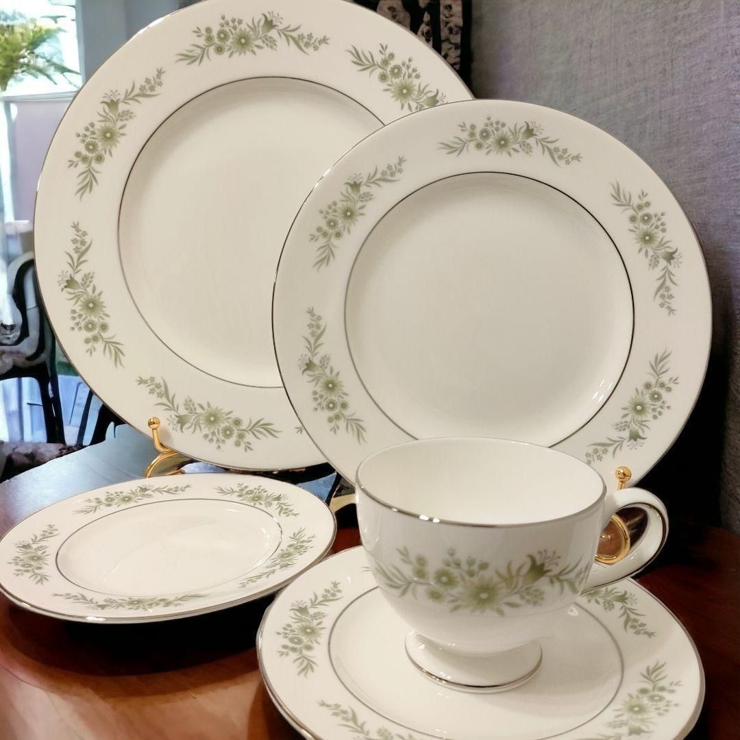 ウェッジウッド Westbury ウエストベリー 5ピースセッティング リーシェイプカップ カップ＆ソーサー サラダプレート 廃盤