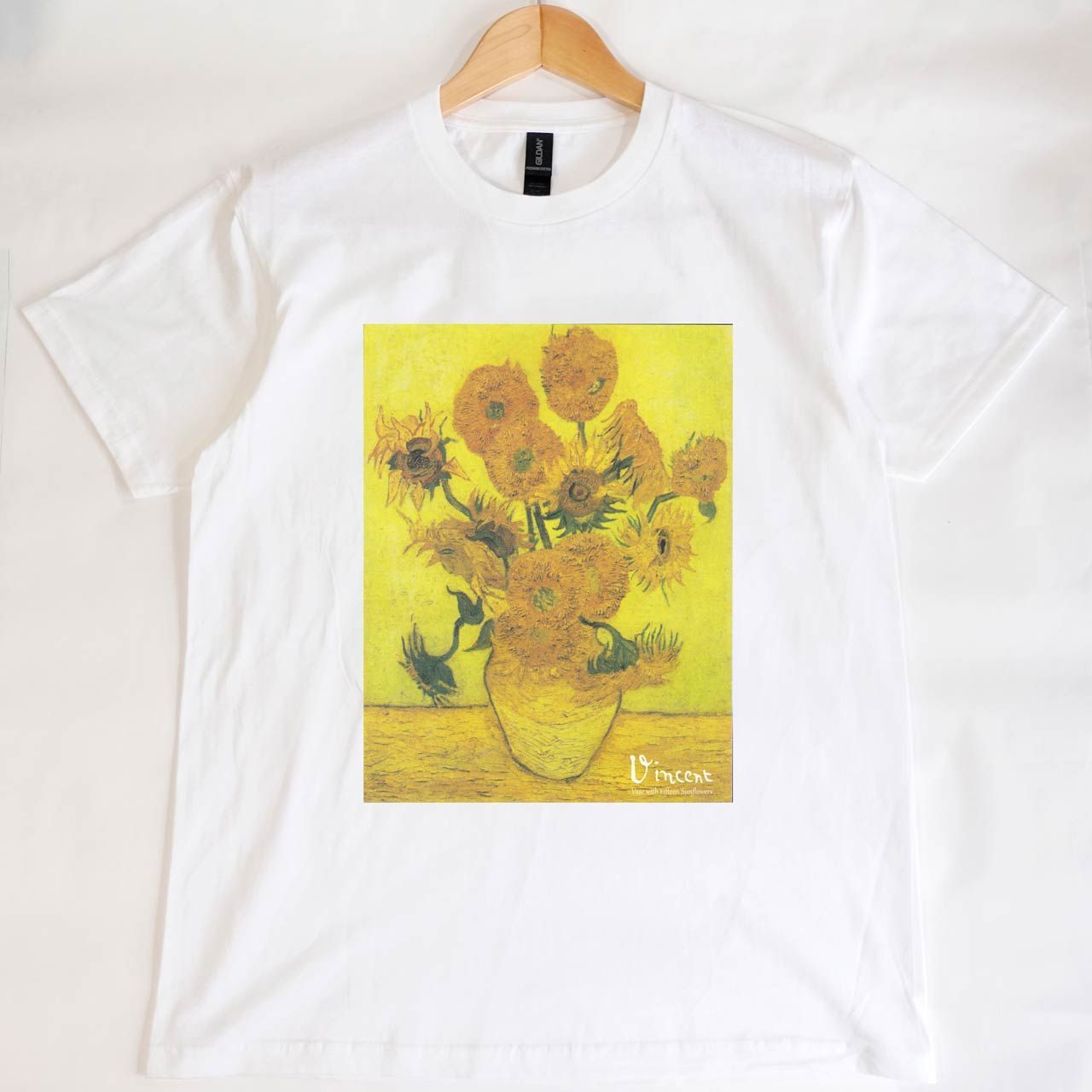 15輪のひまわり SOMPO美術館 / ファン・ゴッホ 半袖 Tシャツ ホワイト 