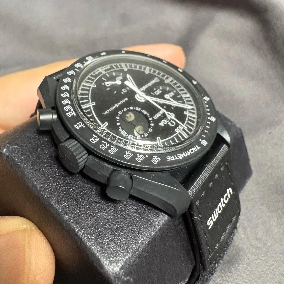 オメガ スウォッチ ムーンスウォッチ スヌーピー ブラック - メルカリ