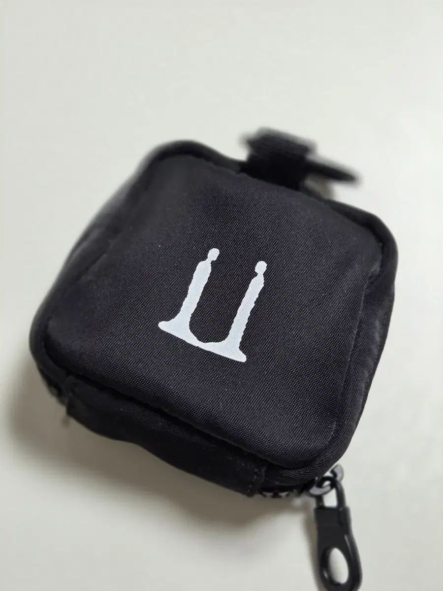 G-DRAGON（ジードラゴン） GD エアーポッズ Airpods ポーチ (日本 ウィーバーメンシュコン)