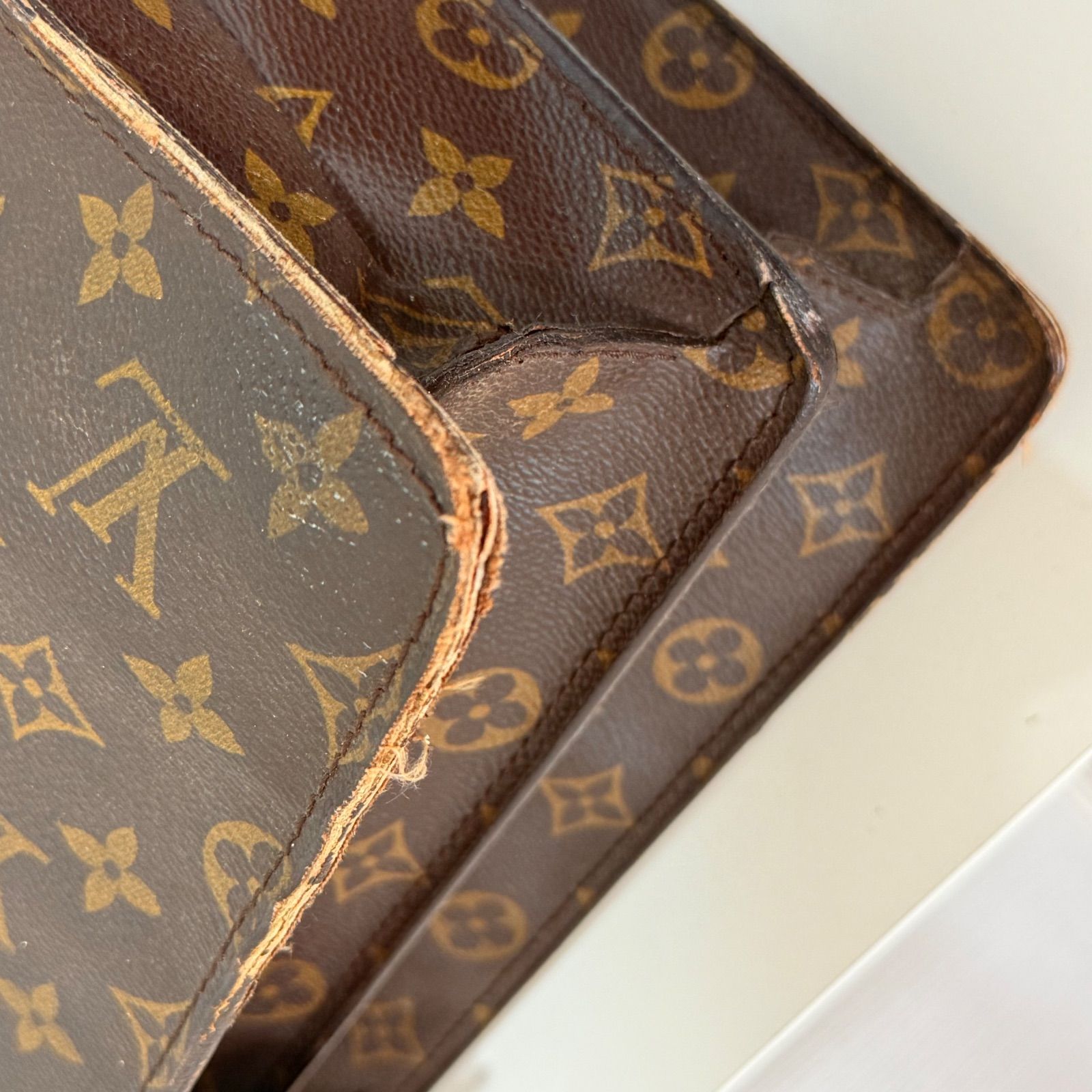 LOUIS VUITTON ルイヴィトン モノグラム コンセイエ ビジネスバック