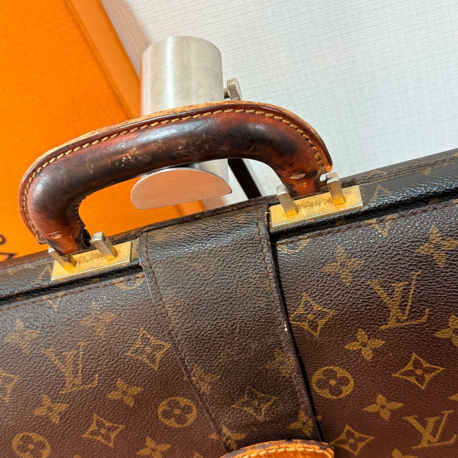 LOUIS VUITTON ルイヴィトン モノグラム コンセイエ ビジネスバック