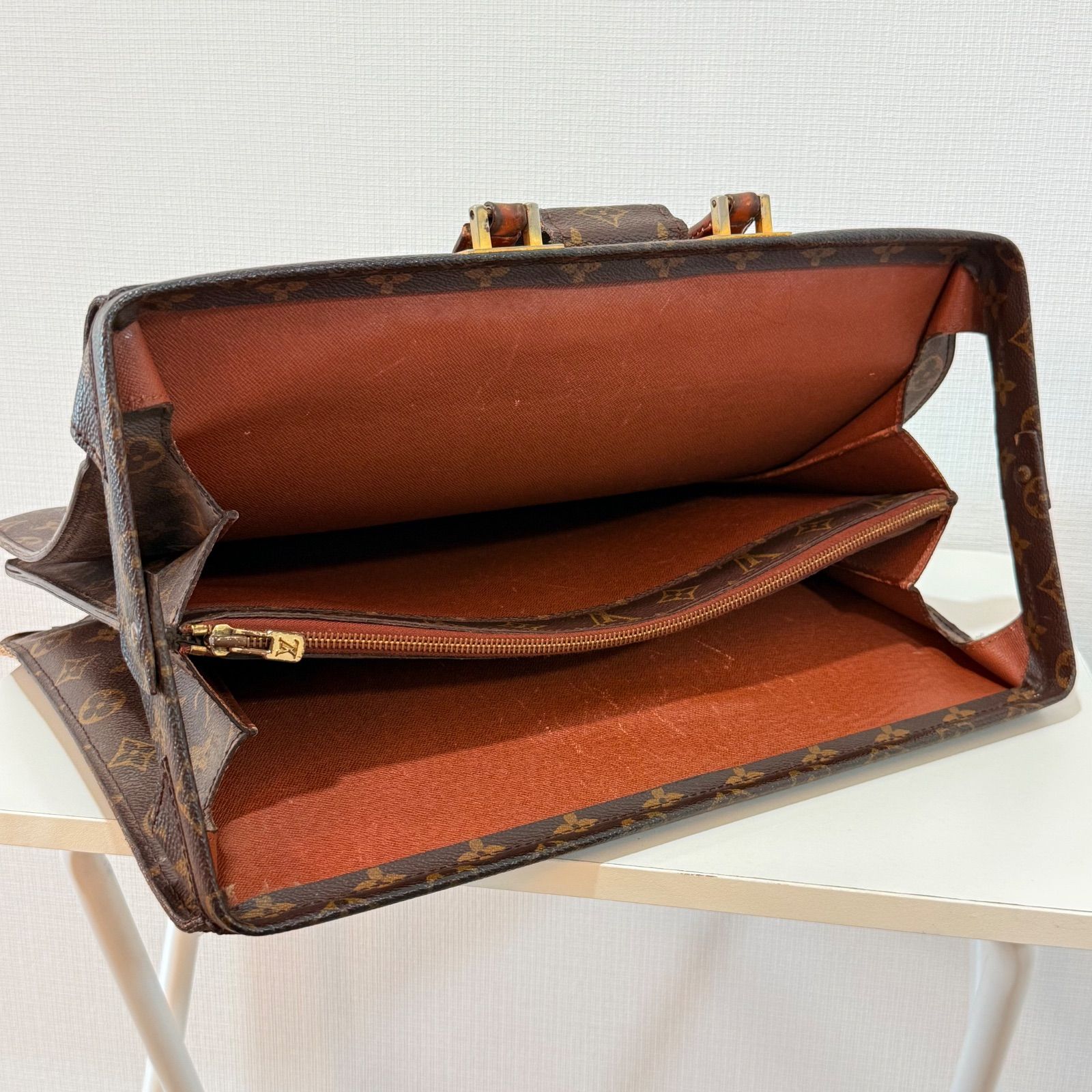 LOUIS VUITTON ルイヴィトン モノグラム コンセイエ ビジネスバック