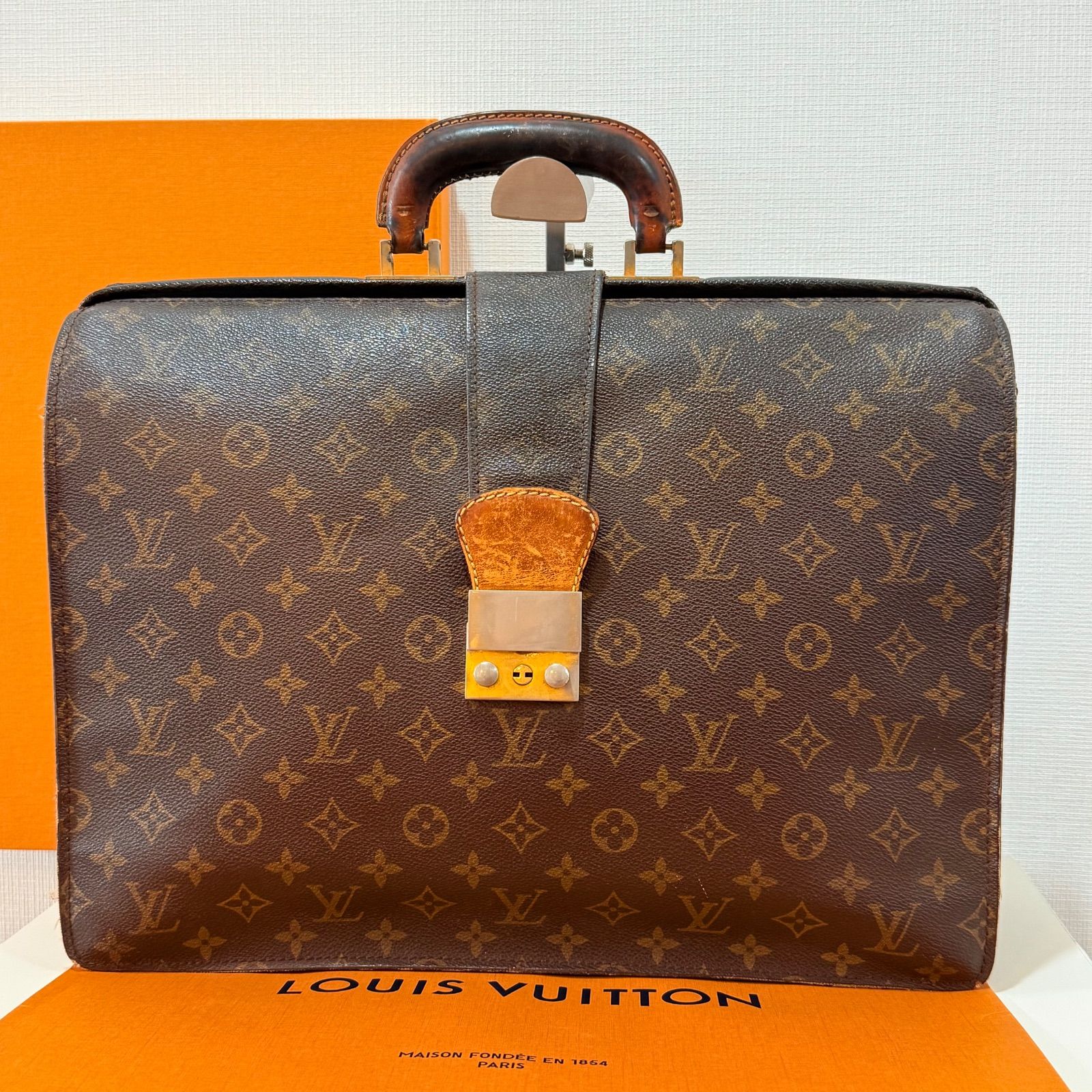 LOUIS VUITTON ルイヴィトン モノグラム コンセイエ ビジネスバック