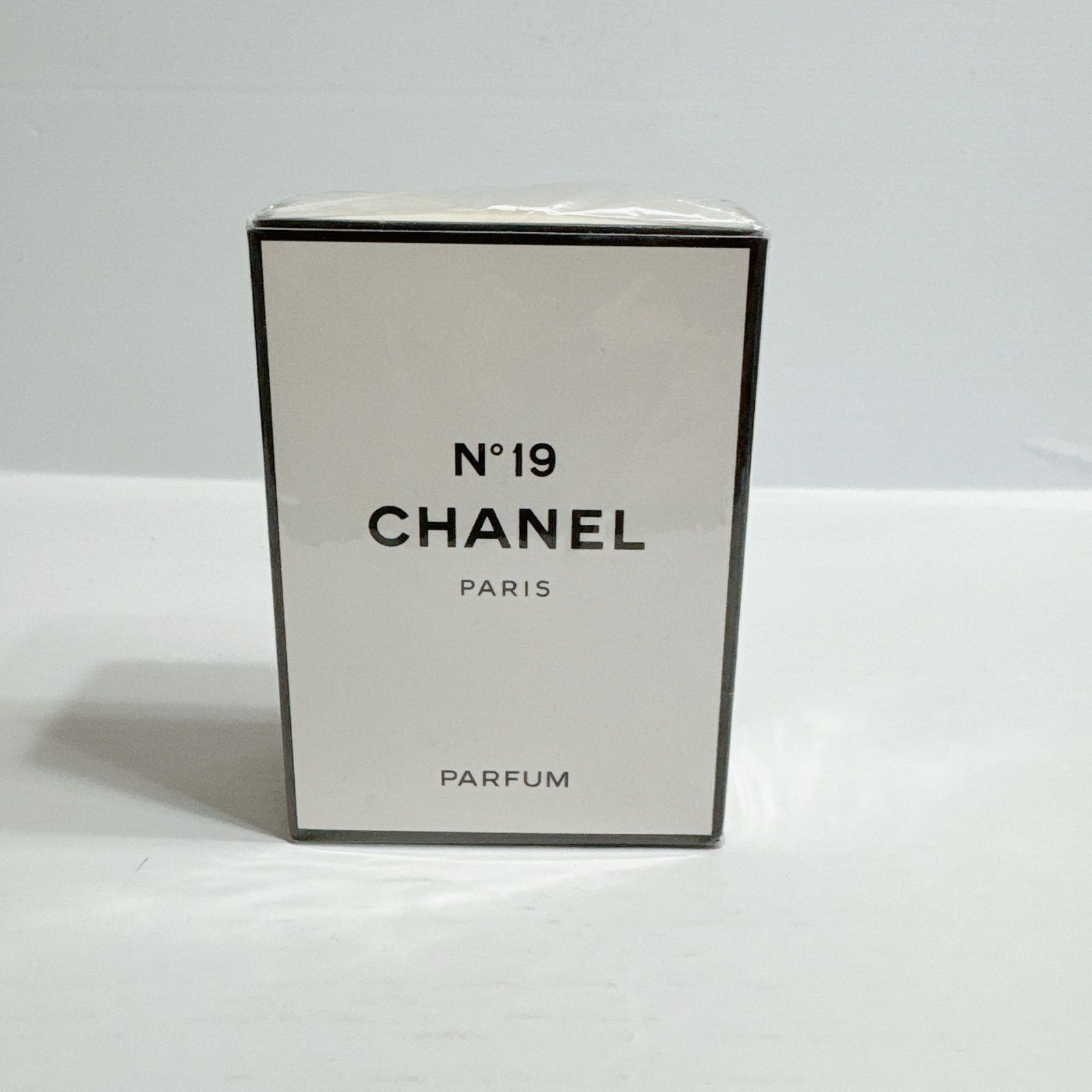 新品未開封　CHANEL シャネル N°19 パルファム 香水 28ml 8,880円
