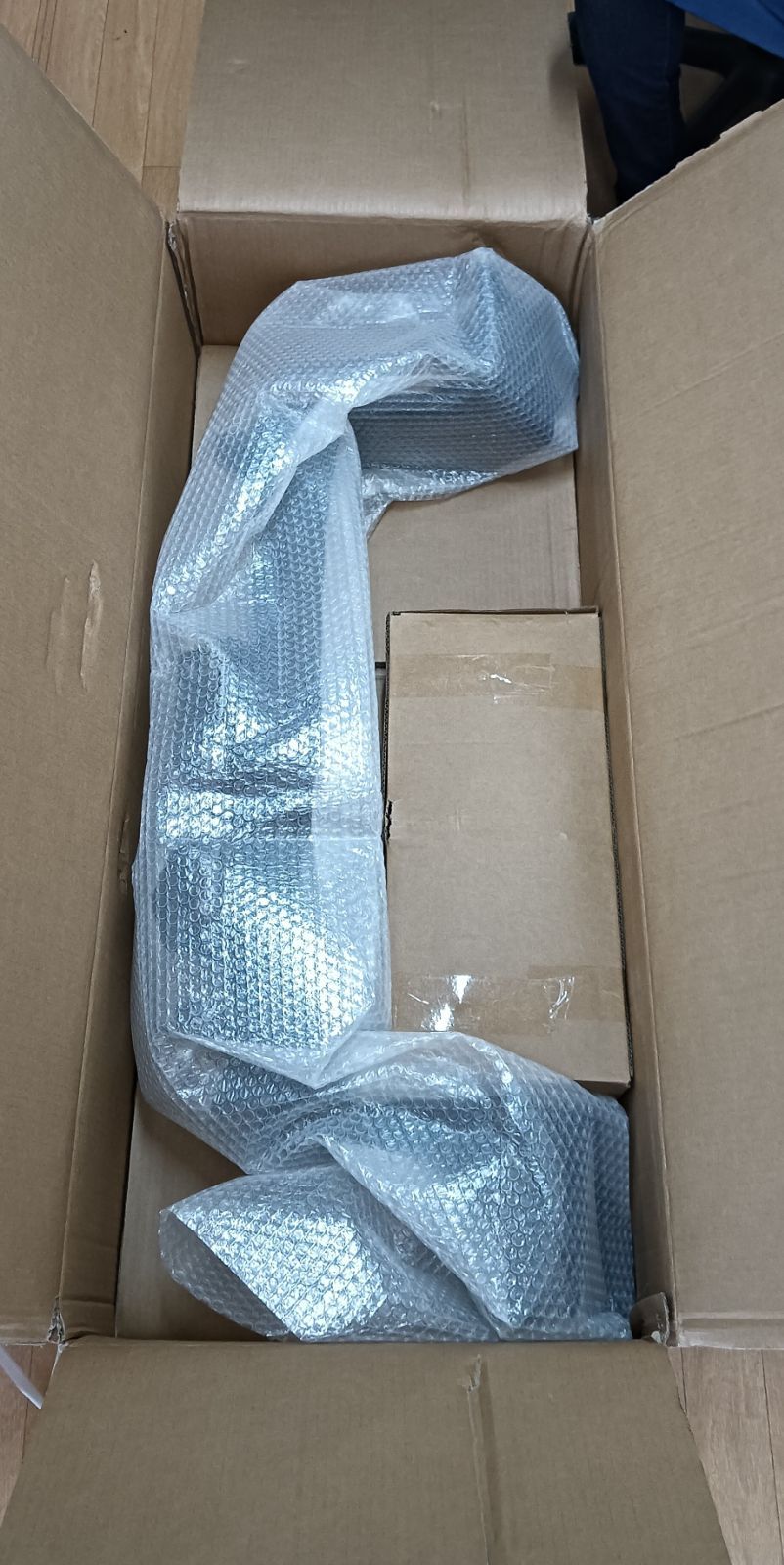 新品・未使用・送料無料　トヨタ 200系ハイエース 標準 シャックル付き ヒッチメンバー 牽引 SP 1000kg ボールマウント ヒッチマウント トレーラー S-GL DX カスタムパーツ トヨタ ナロー 1型 2型 3型 4型 5型 6型 7型 8型 9型