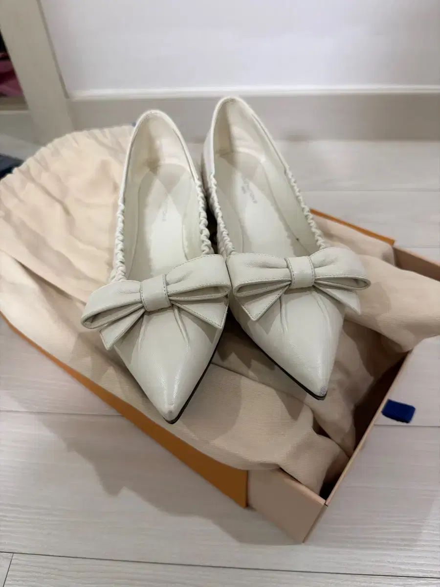 Louis Vuitton リー リボン バレリーナ フラット 白