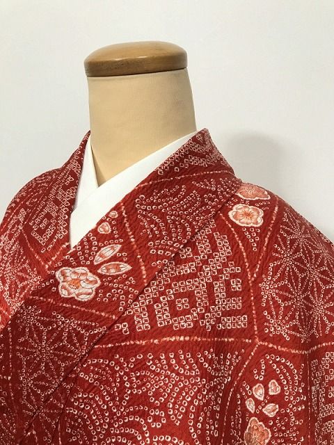 【中古】Mサイズ 小紋 化繊 赤地に寄せ柄模様