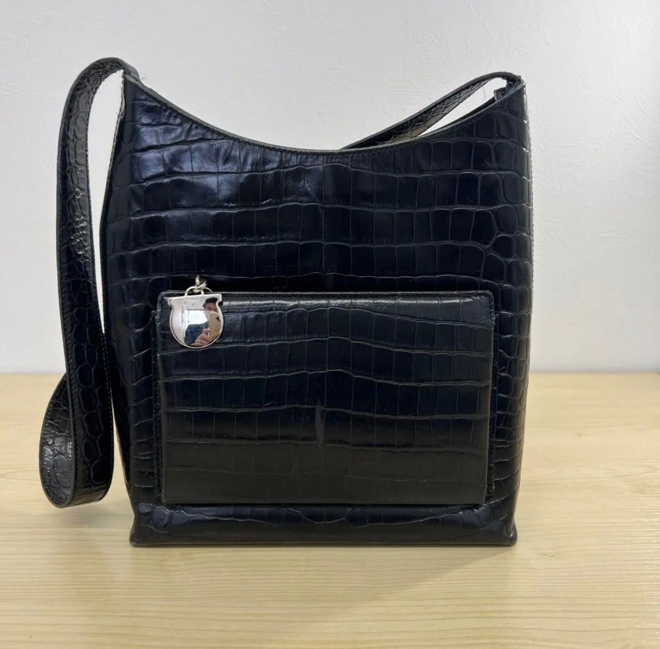 フェラガモ FERRAGAMO クロコ 型押し ショルダーバッグ ブラック