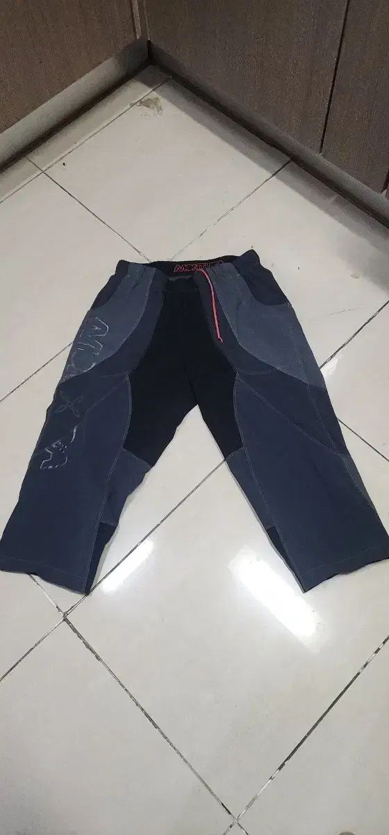 モンチュラ 7分パンツ レディース