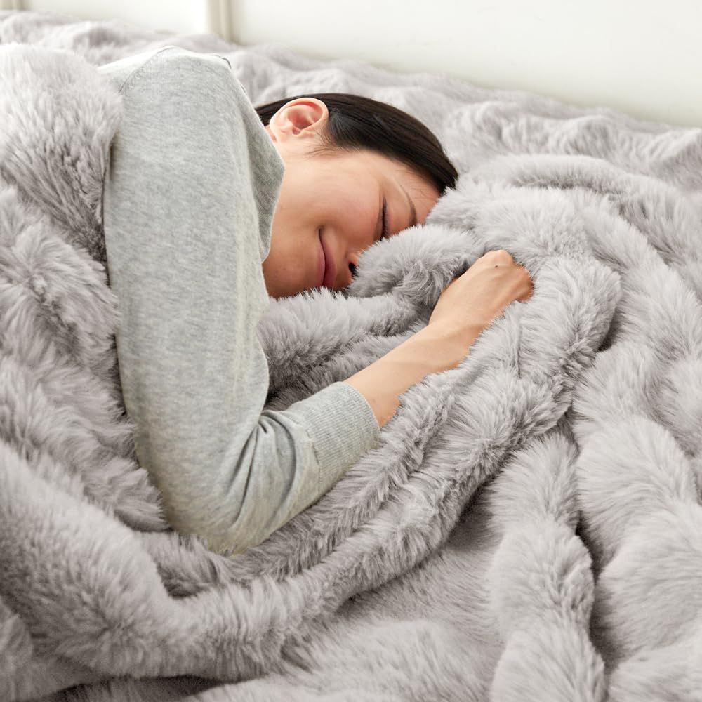 アイリスプラザ もこふわ毛布 ブランケット ずっと触れていたいタッチ感が癖になる2枚合わせのひざ掛け毛布 安心の低ホルムアルデヒド 静電気防止加工 セミダブル ライトグレー 国内発送