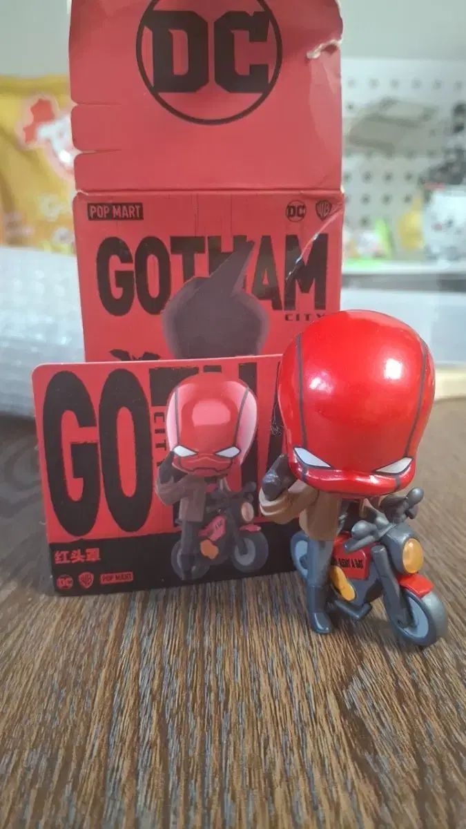 POP MART DCコミックス バットマン ゴーダムシティ レッド フード フィギュア