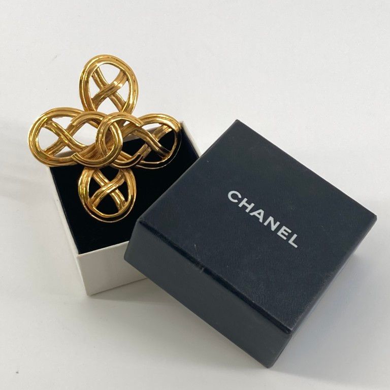 CHANEL（シャネル）　ココマーク　96・P　ブローチ　ゴールド