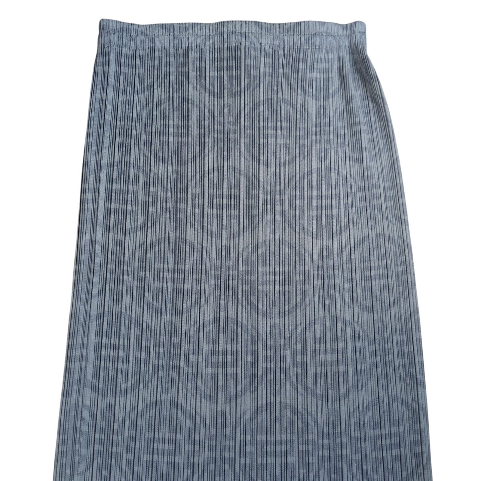 PLEATS PLEASE ISSEY MIYAKE