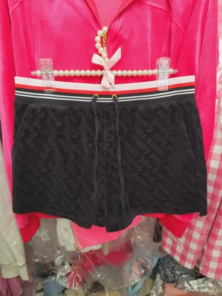 JUICY COUTURE ジューシークチュール ツアーベルベット ブラック ハーフパンツ