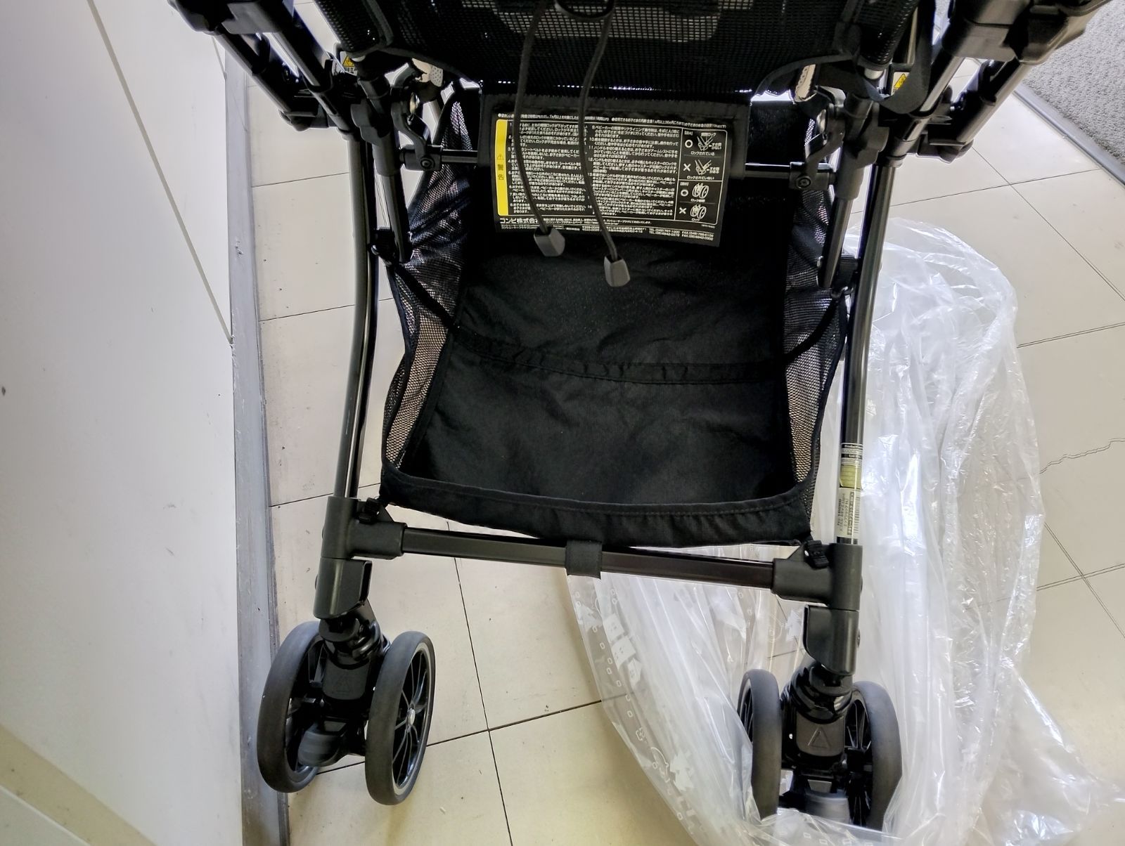 【中古・美品・クリーニング済】コンビ ベビーカー スゴカル 4キャスLight エッグショック HJ(BK) [タキシードブラック]軽量・コンパクト・機能満載のオート4キャスA型ベビーカー　赤ちゃん　移動　お散歩　UV99%カット　管理番号TN8085DA thumbnail 9