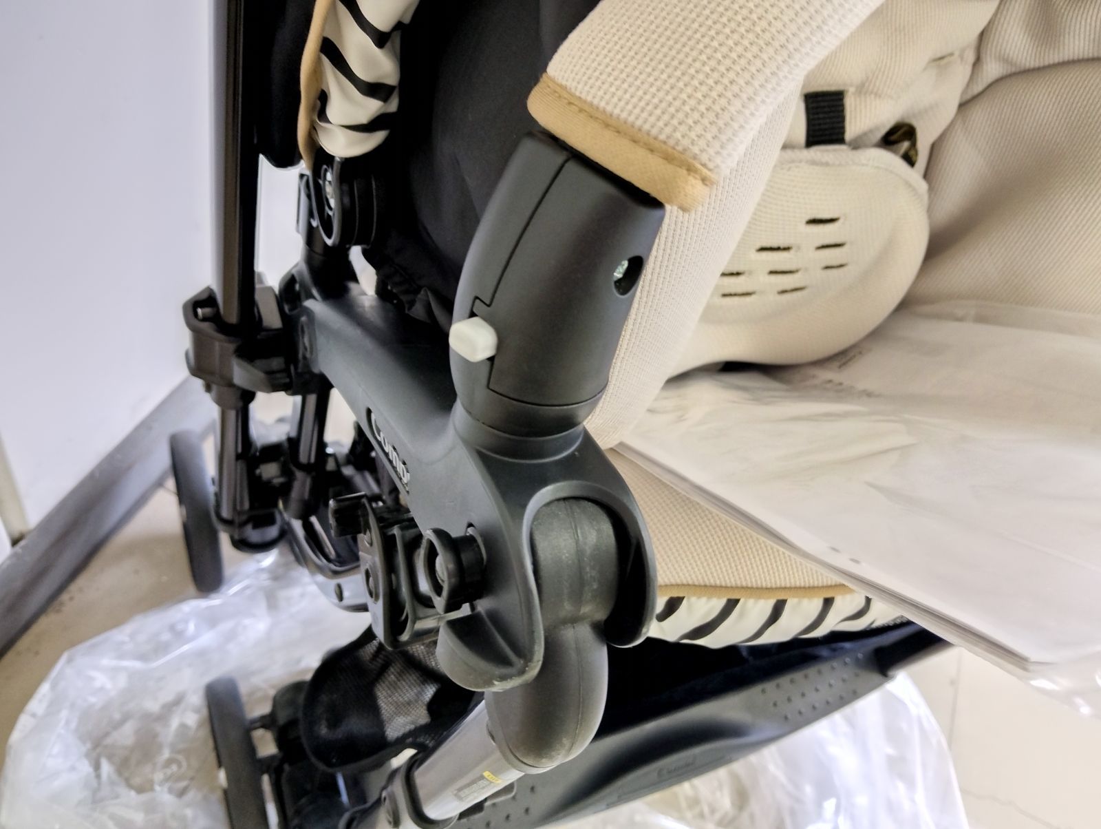【中古・美品・クリーニング済】コンビ ベビーカー スゴカル 4キャスLight エッグショック HJ(BK) [タキシードブラック]軽量・コンパクト・機能満載のオート4キャスA型ベビーカー　赤ちゃん　移動　お散歩　UV99%カット　管理番号TN8085DA thumbnail 19