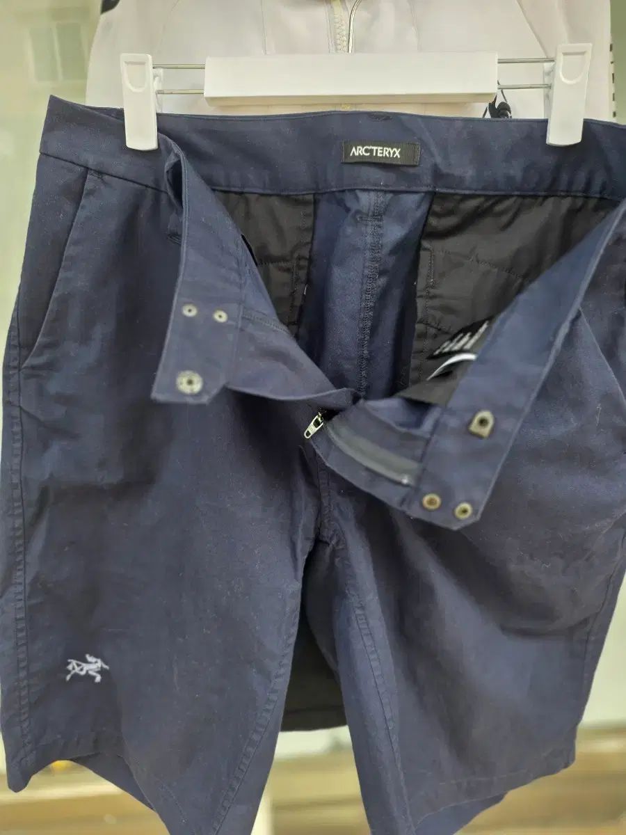 ARC'TERYX アークテリクス ネイビ メンズハーフパンツ 34