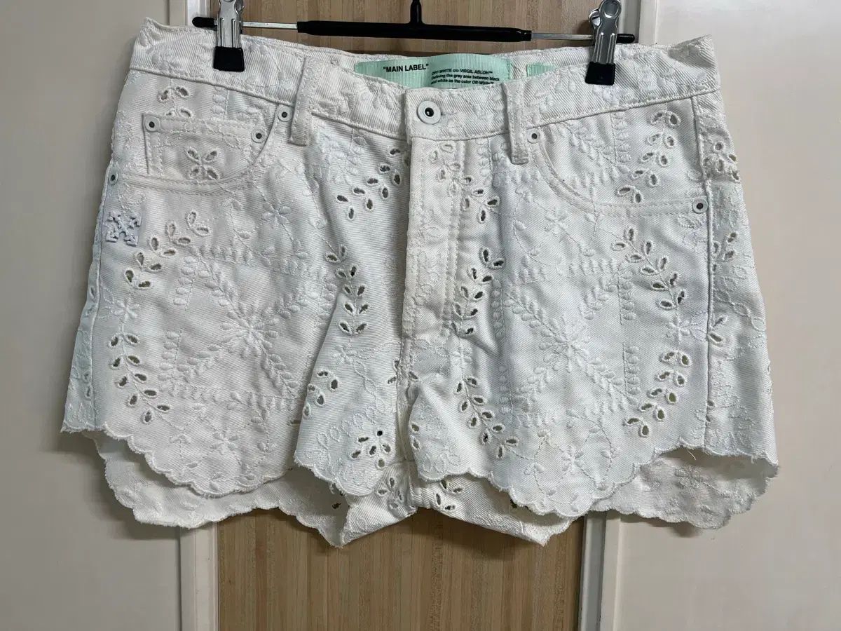 正規品オフホワイト ハーフパンツ 28 (新品)