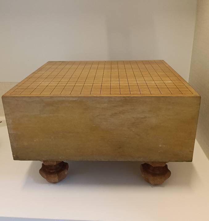 中古品】 木製 囲碁盤 脚付き 碁石 セット ボードゲーム 囲碁 現状品