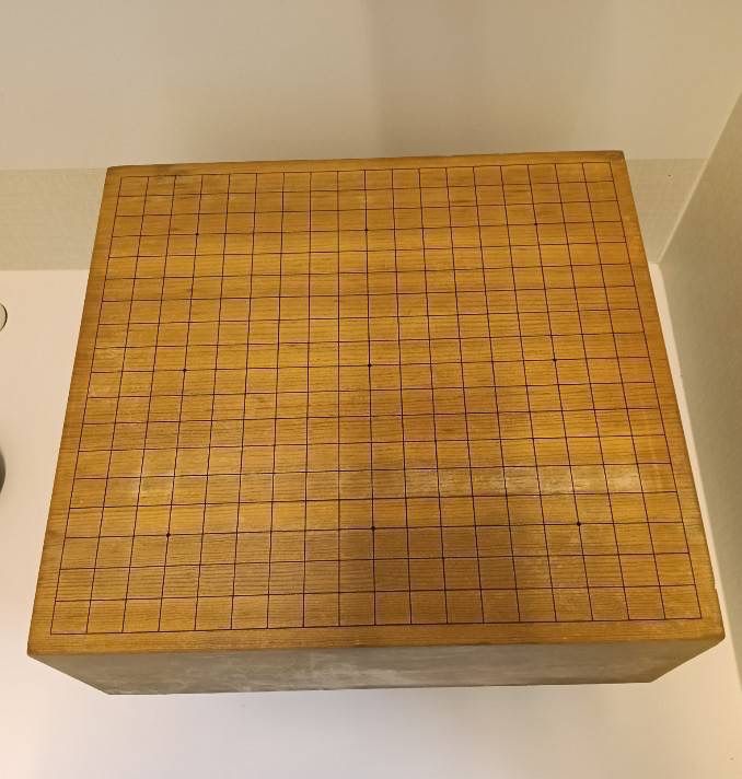 昭和レトロ 木製 囲碁版囲碁盤 脚付きレトロ ビンテージ ボードゲーム 格安 中古品】 木製 囲碁盤 脚付き 碁石 セット ボードゲーム 囲碁 現状品
