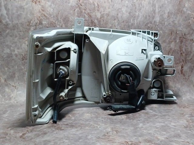 コーティング済 ハイエース KDH205V 左ヘッドランプ・ヘッドライト DX