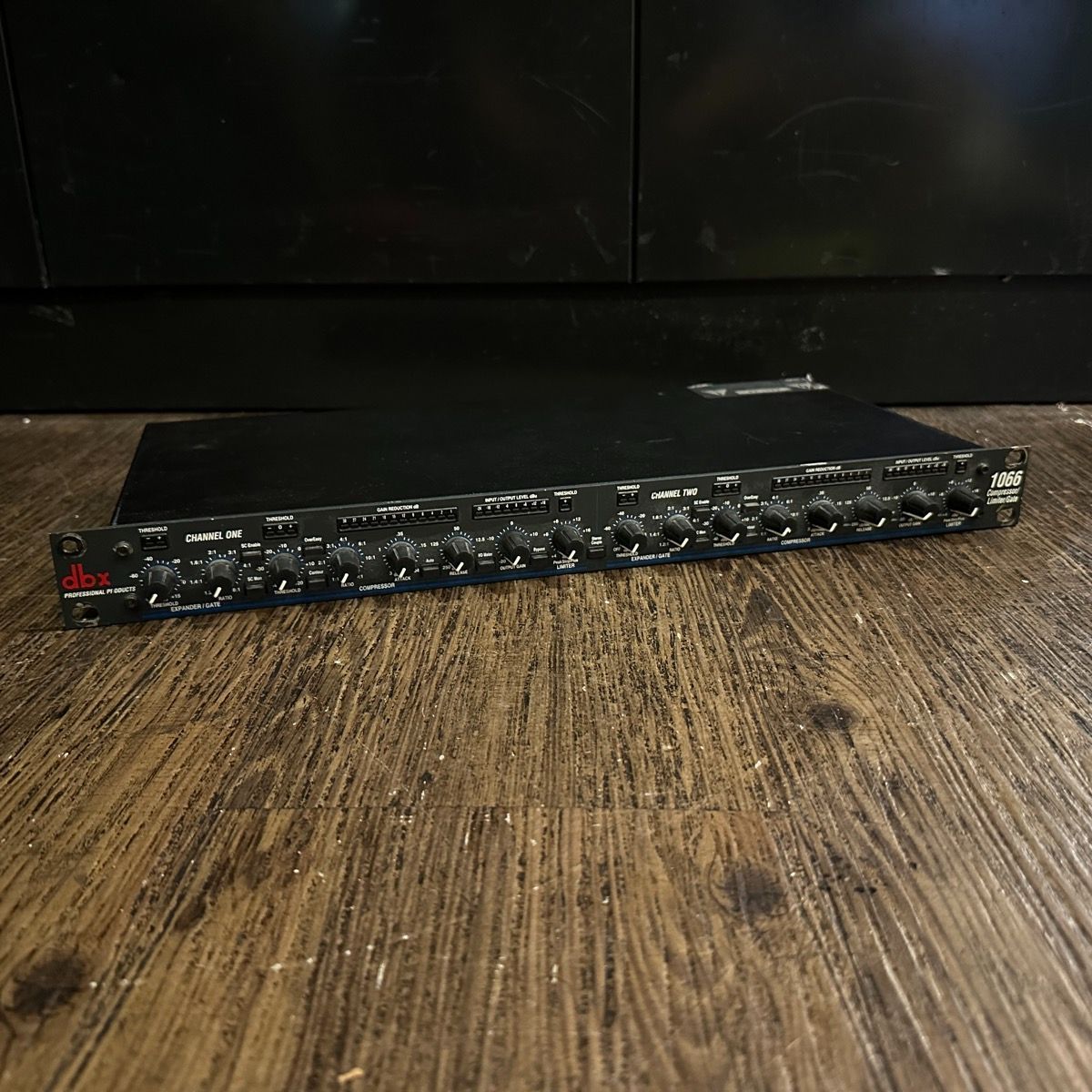 dbx 1066 Compressor Limiter Gate 2ch コンプレッサー PA レコーディング 音楽制作