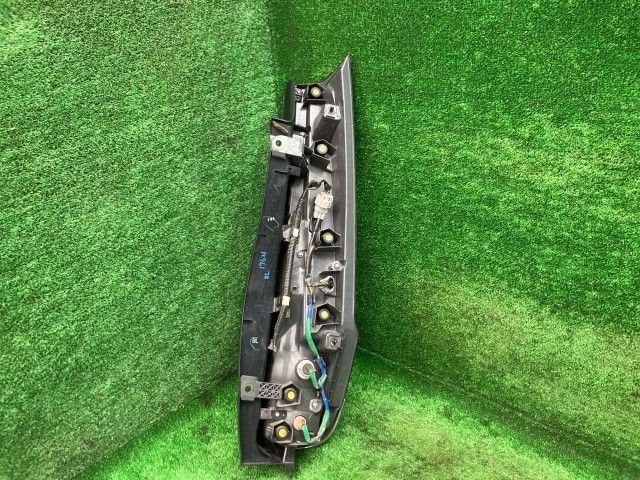 ヴォクシー ZRR85W 左テールランプ・テールライト ZS 煌2 コイト 28