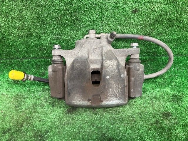 ヴォクシー ZRR85W 左フロントキャリパー ZS 煌2 4WD 7人 47750-28580 070 4,950円