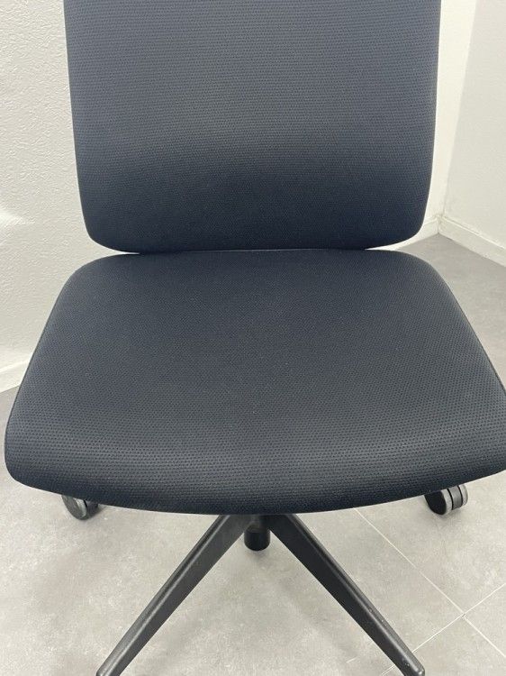 【中古品】コクヨ ウィザード2チェア CR-G1820 ブラック