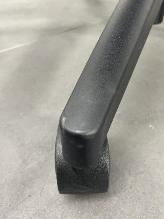 【中古品】プラス ベネスシリーズ ベネスチェア KC-BN30SL BK ブラック