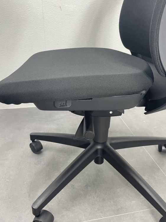 【中古品】プラス ベネスシリーズ ベネスチェア KC-BN30SL BK ブラック