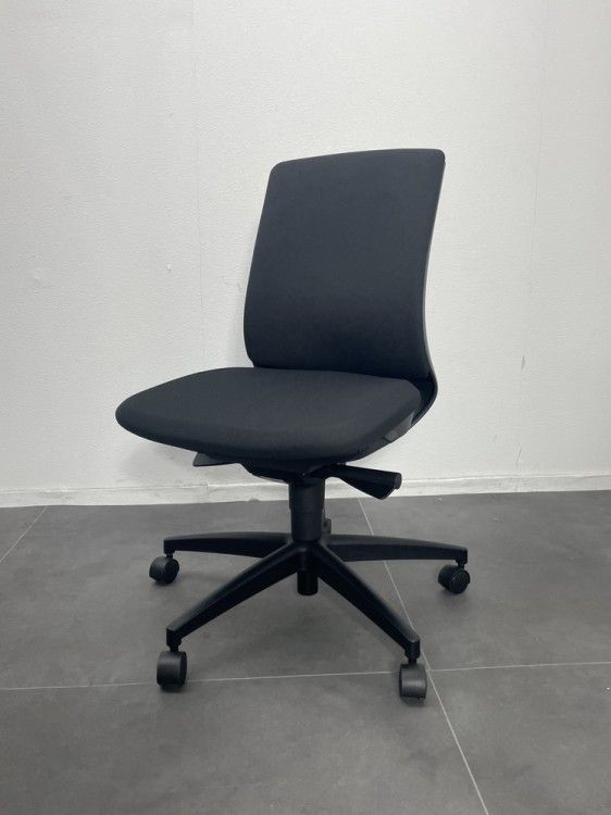 【中古品】プラス ベネスシリーズ ベネスチェア KC-BN30SL BK ブラック