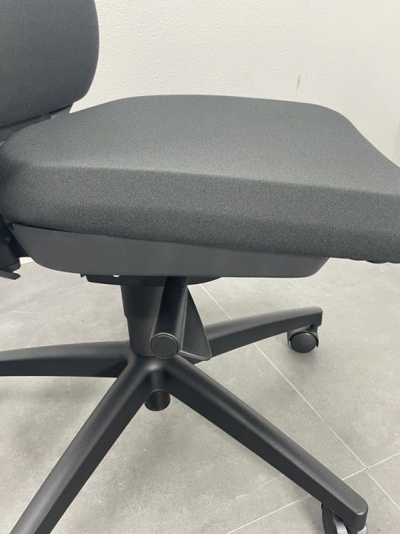 【中古品】プラス ベネスシリーズ ベネスチェア KC-BN30SL BK ブラック