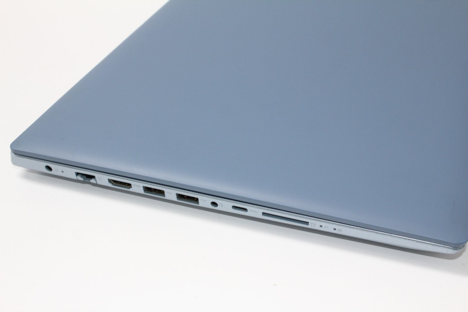 中古ノートPC】Lenovo〈Ideapad 320-15ISK〉Core i3/SSD256GB/メモリ