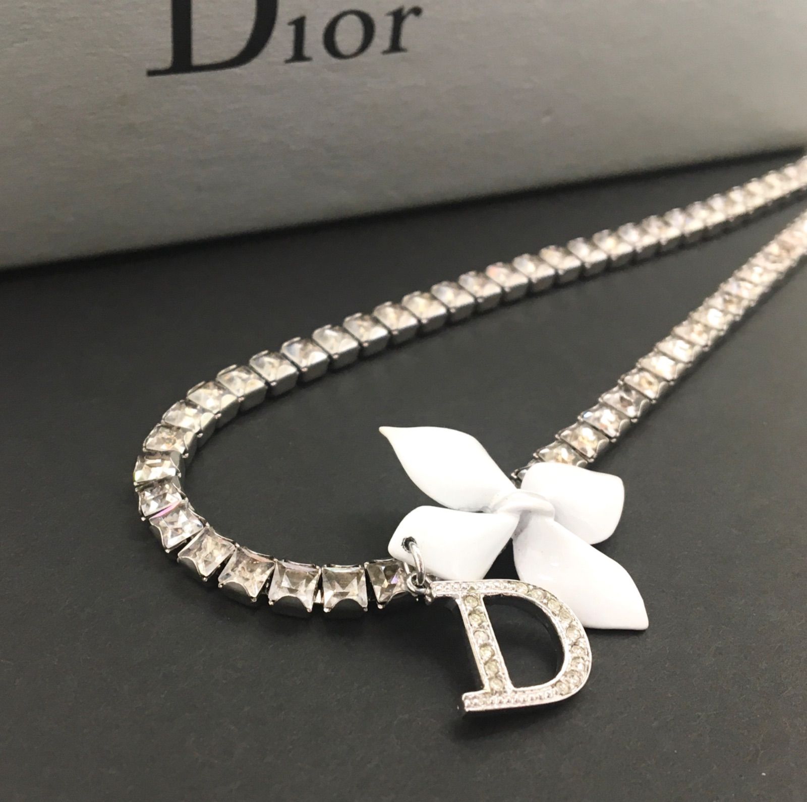 Christian Dior ロゴ フラワー チョーカー ネックレス 石付き 11,963円