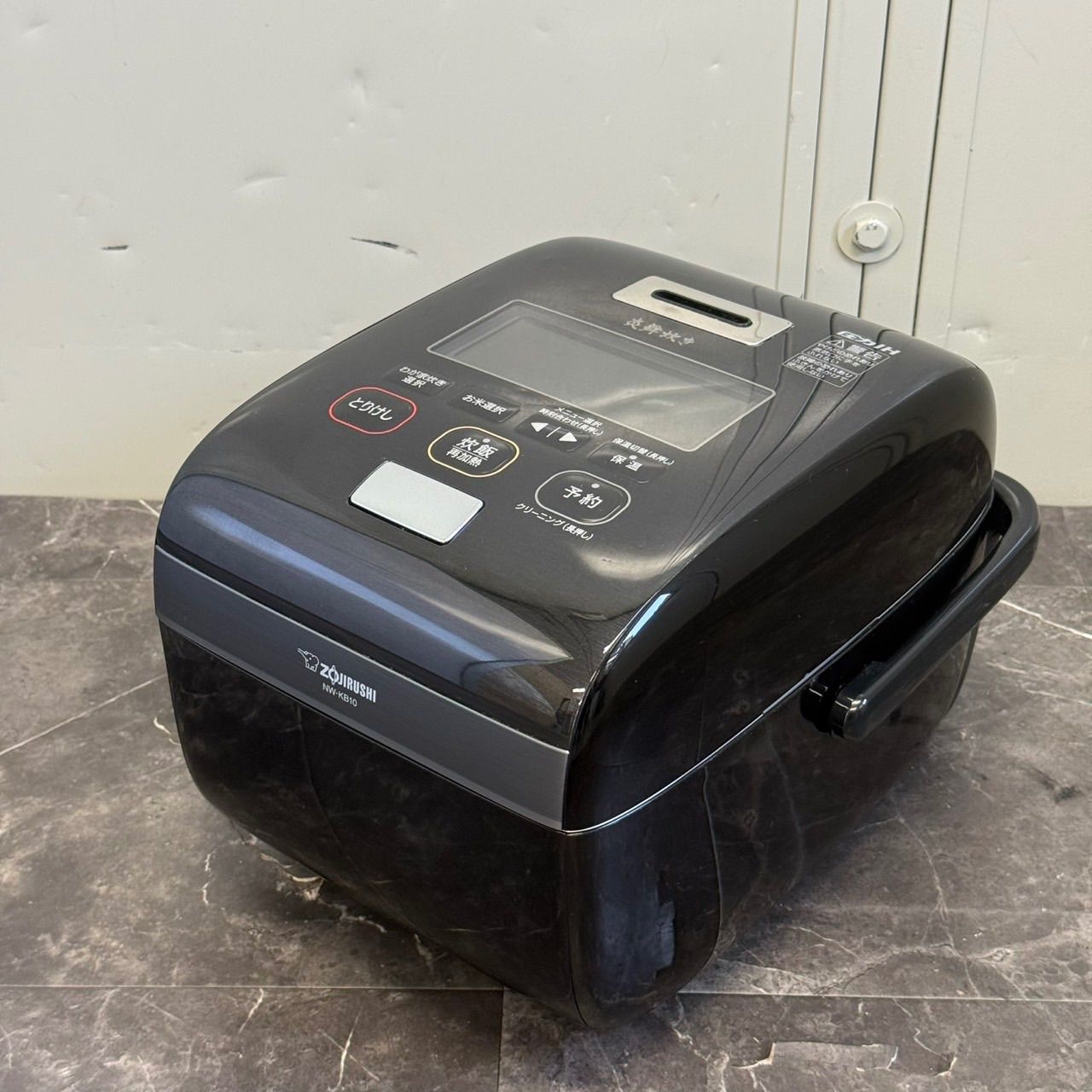 ◯送料込！象印 5.5合炊き 2019 ZOJIRUSHI NW-KB10 圧力IH炊飯ジャー 黒漆 2019年製 高級モデル 炊飯器