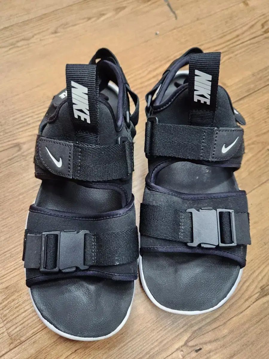 NIKE バックル ストラップ サンダル ブラック