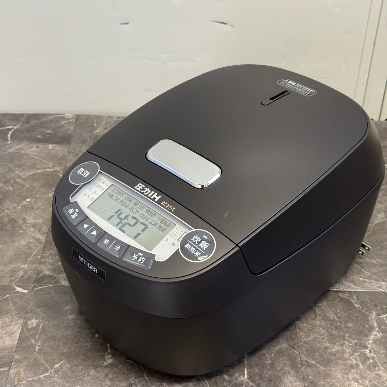 ∞送料込！美品2023年製 TIGER JPV-A100 圧力IH炊飯器 5.5合 マット 