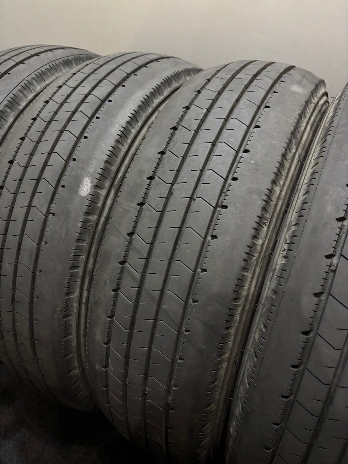 ★195/75R15 109/107L GOODYEAR/FLEXSTEEL G223 22年製 夏タイヤ サマータイヤ 4本 小型トラック ダイナ トヨエース (南3-M231)