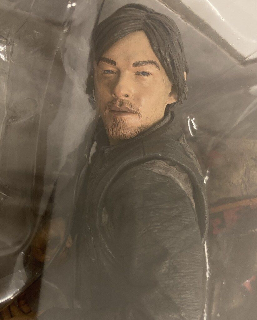 McFARLANE TOYS DELUXE ACTION FIGURE DARYL DIXON (黒箱) 10インチ