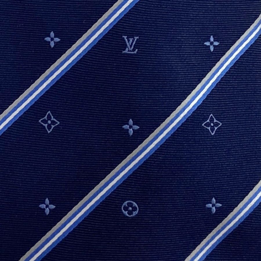 国内完売商品【新品】ルイヴィトン LOUIS VUITTON ネクタイ・モノグラムストライプ 8CM シルク 100% NAVY BLUE ネイビー 紺 青 モノグラム ロゴ プレゼント ギフト メンズ 男性 M94790 国内完売商品【新品】ルイヴィトン LOUIS VUITTON ネクタイ・モノグラムストライプ 8CM シルク 100% NAVY BLUE ネイビー 紺 青 モノグラム ロゴ プレゼント ギフト メンズ 男性 M94790