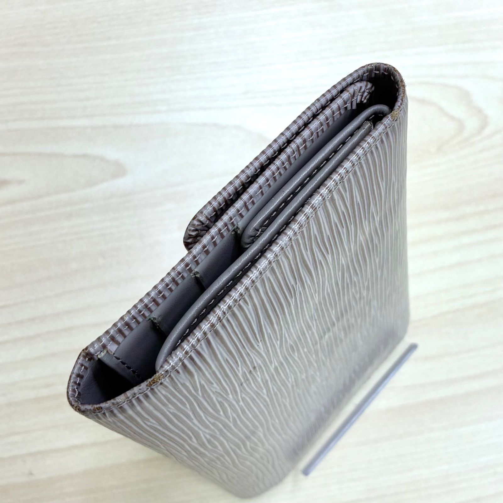 ルイヴィトン LOUIS VUITTON】ポルトトレゾーウォレット エピライン