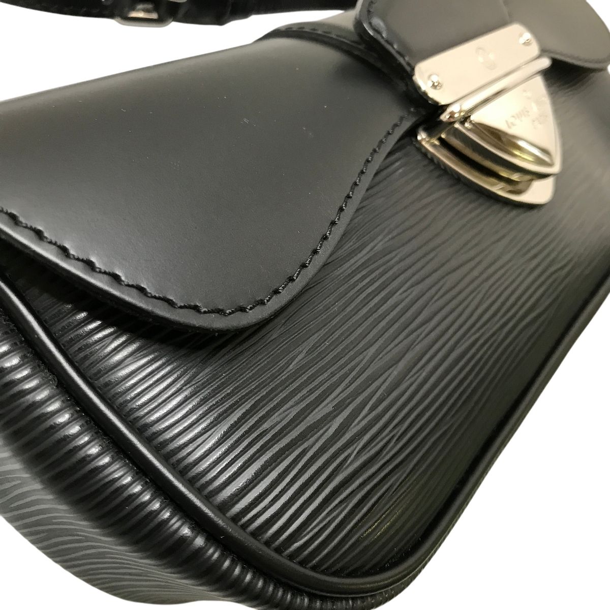 LOUIS VUITTON ルイ ヴィトン エピ ポシェット モンテーニュ 