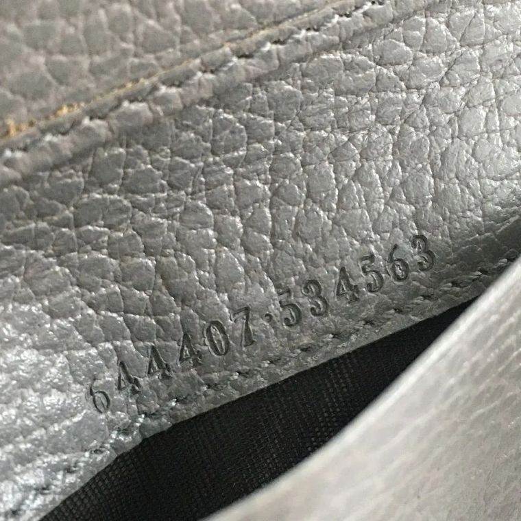送料込み！ 未使用品 GUCCI コンパクトウォレット 644407 箱付き ☆プレゼントにも☆ 385