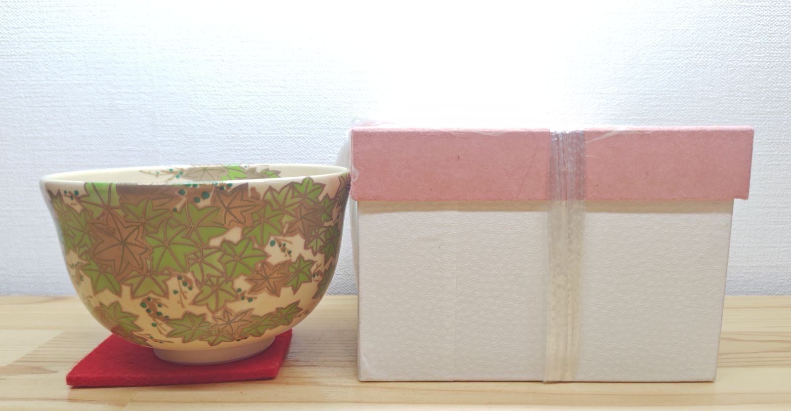 逢絢亭・新品】茶道具 茶碗 美濃焼 仁清 青楓の絵 宮地英香 紙箱入り