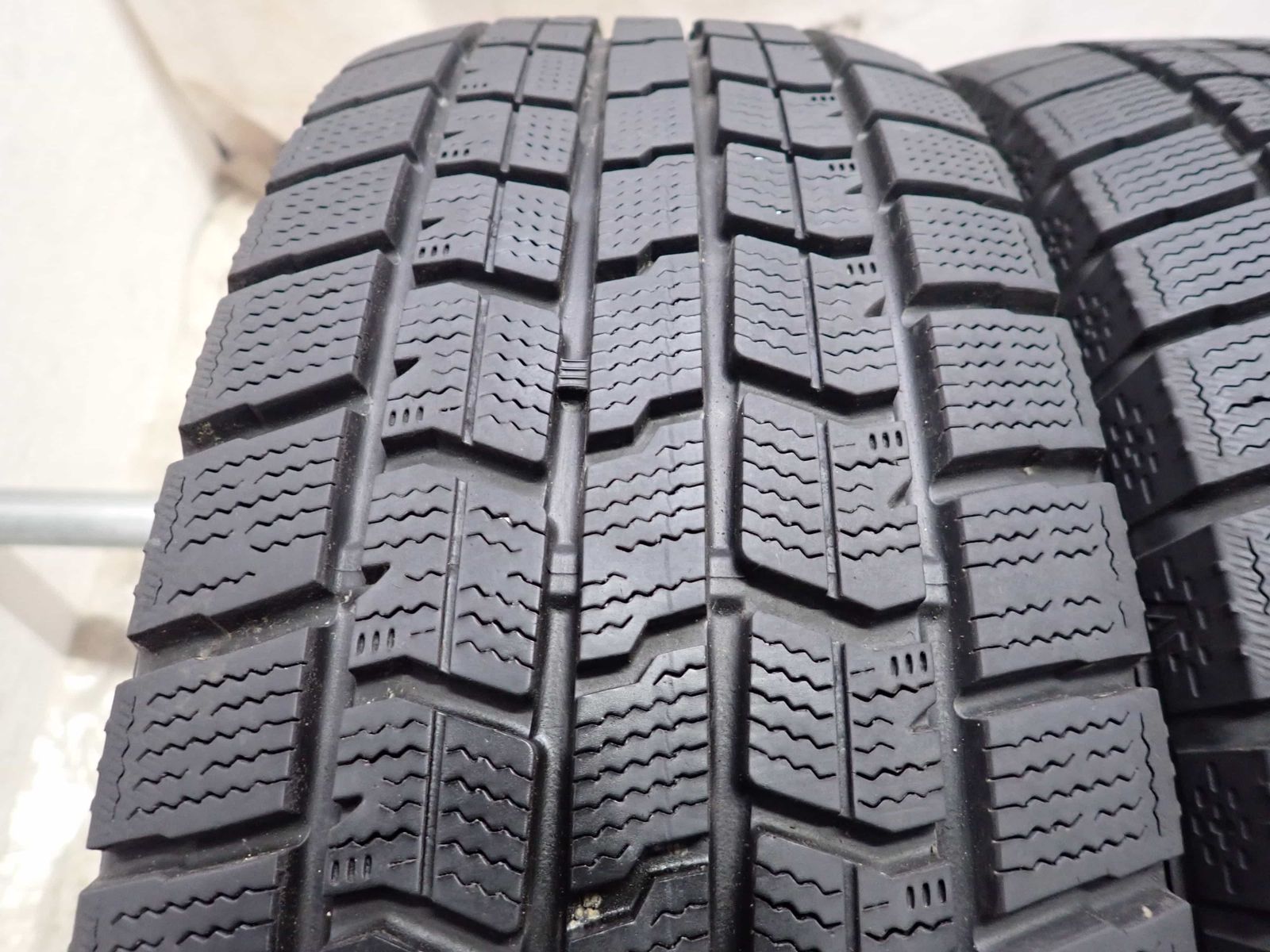 205/60R16 ②本中古　安心の日本製SAI.ヴォクシー.ノア.ステップワゴン.ジューク等 冬4本SET 会社宛送料無料 205/60R16 92Q グッドイヤー アイスナビ 7