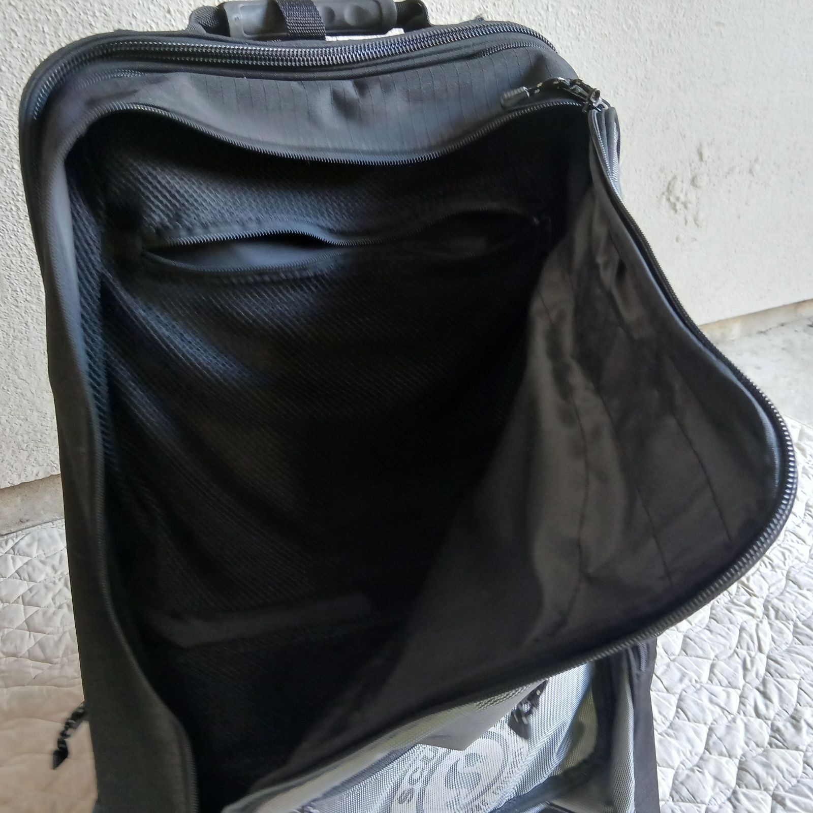 SCUBAPRO ダイビング キャリーケース 大型ローラーバッグ 約67cm 器材