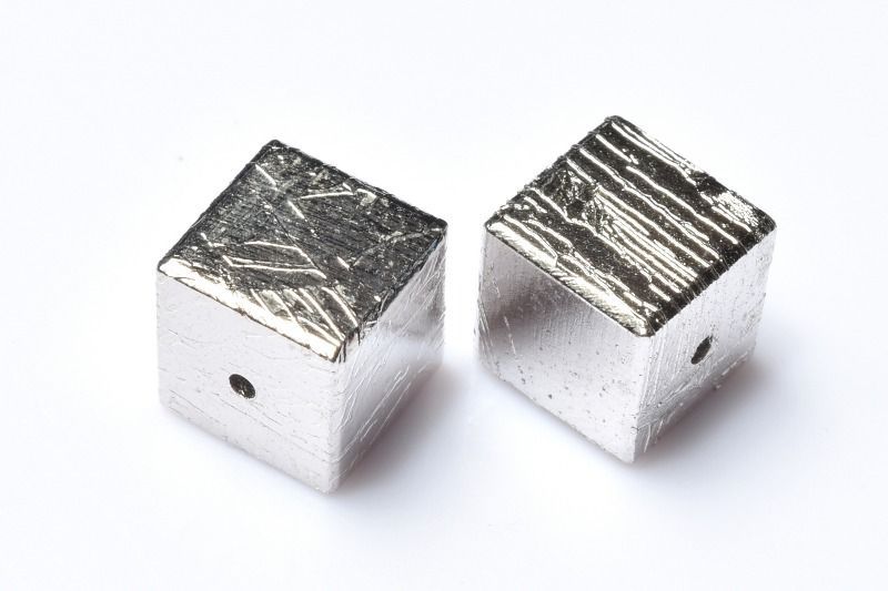 高品質◇粒売り アルタイ隕石(メテオライト) 8x8mm シルバー