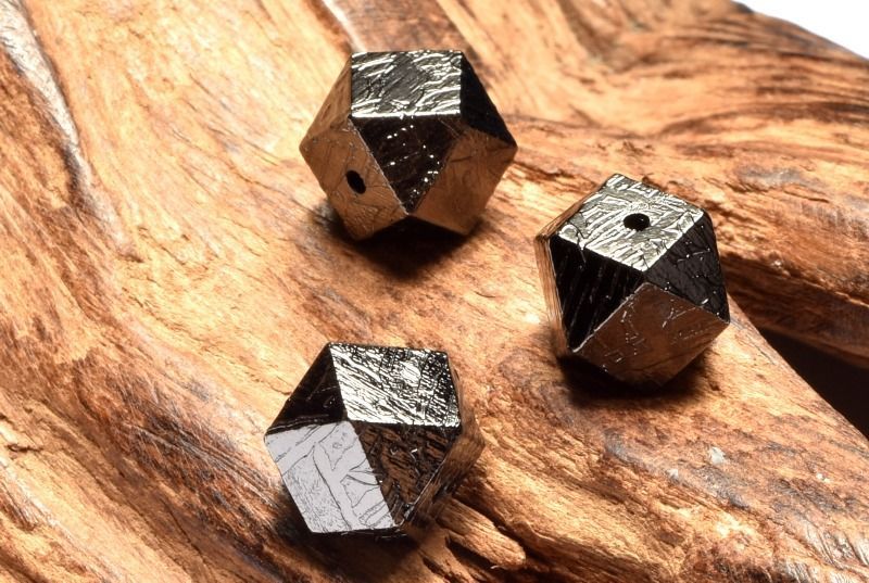 高品質◇粒売り アルタイ隕石(メテオライト) 10x10mm ブラック